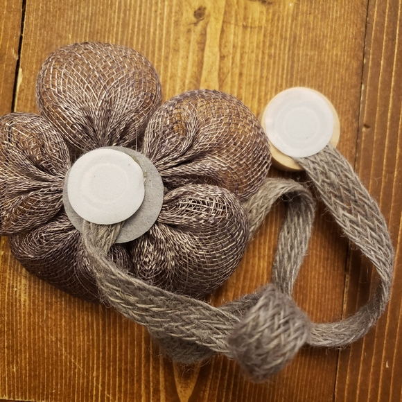 New - Flower Shape Magnetic Curtain drapery Tieback linen rope material grey (2) - Picture 3 of 9